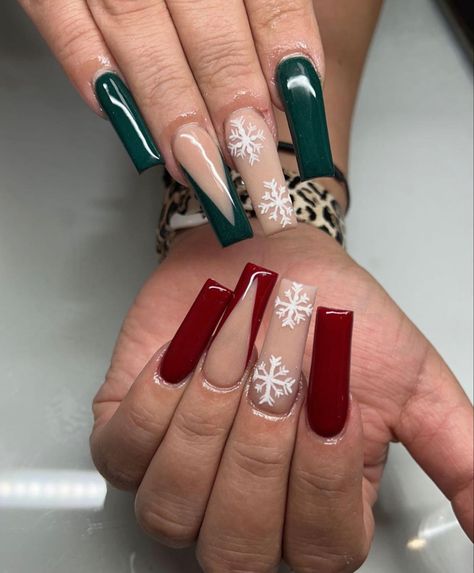 Christmas Nail Sets Green, Red White And Green Acrylic Nails, Red White Green Nails, Red Green And White Christmas Nails, Green Red And White Nails, Green Coffin Christmas Nails, Red Green And Silver Christmas Nails, Christmas Nails Red Green White, Christmas Nails Green And Red