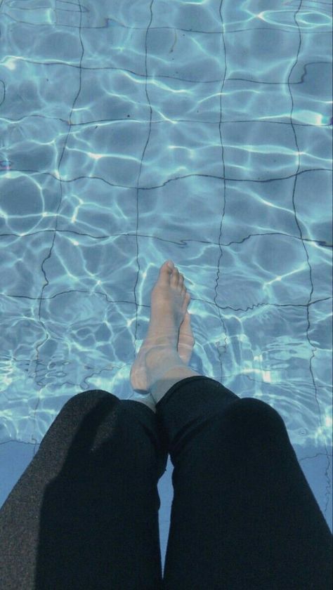 Berenang Aesthetic, Fake Dp, Malay Girl, Luxury Couple, Cute Tumblr Pictures, Shadow Photos, Classy Photography, Aesthetic Eyes