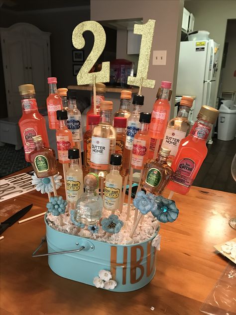 21st birthday liquor bouquet #21 #birthday #alcoholbouquet #twentyfirst Best 21st Birthday Gifts, Diy 21st Birthday Gifts, 21st Birthday Gifts For Girls, Alcohol Bouquet, 21st Birthday Basket, 21st Birthday Diy, Liquor Bouquet, 21st Birthday Ideas, 21 Party