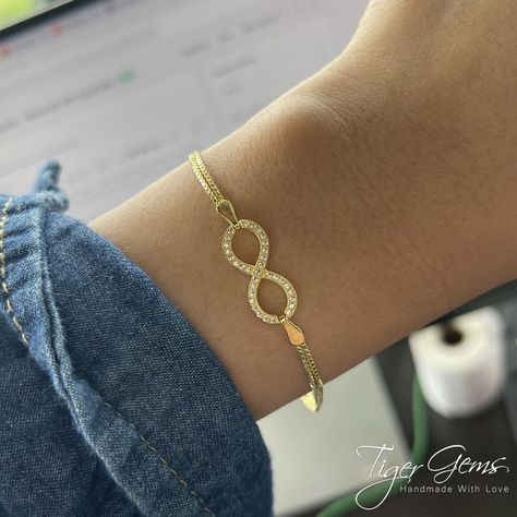 Delicate Gold Bracelet, Gold Bracelet Simple, Mini Bracelet, Bridal Jewellery Design, Gold Jewelry Fashion, Chain Ring, Bracelet Designs, Infinity Bracelet, Beautiful Bracelet