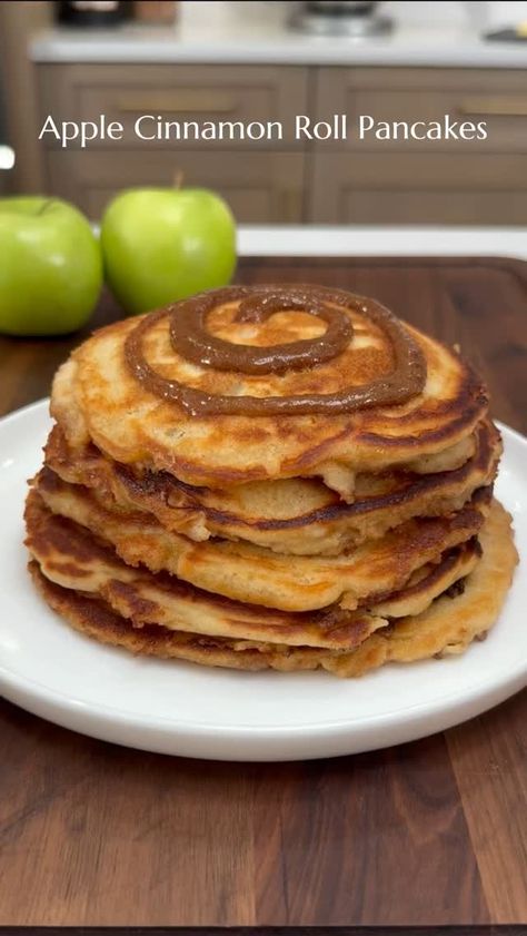 Danielle Cochran | THESALTYCOOKER®️ (@thesaltycooker) on Threads Apple Pancake Recipe, Birthday Pancakes, Freeze Pancakes, Greek Yogurt Parfait, Cinnamon Roll Pancakes, Cinnamon Pancakes, Cozy Breakfast, Apple Pancakes, Ultimate Breakfast