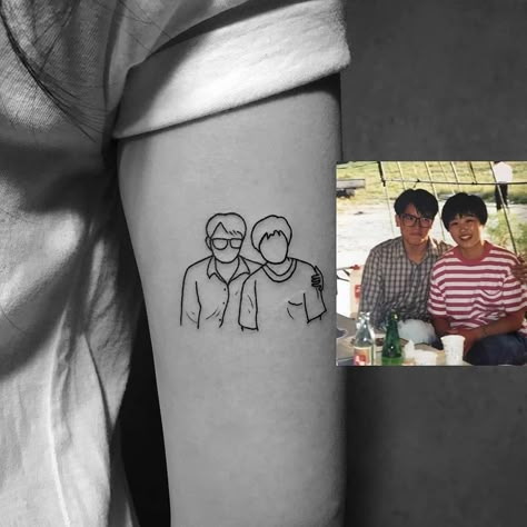 Picture Line Tattoo, Line People Tattoo, Family Line Tattoo, Tattoos Of People, Grandparents Tattoo, Homemade Tattoos, One Line Tattoo, Tattoo People, Silhouette Tattoos