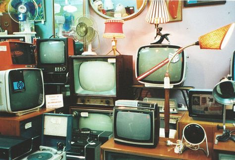 Vintage Television, Television Set, Welcome To Night Vale, Night Vale, Tv Sets, Tv Set, Retro Kids, Another Country, Box Tv