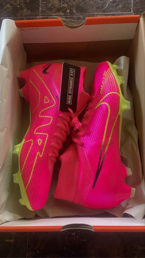 Pink Nike Soccer Cleats, Pink Soccer Boots, Pink Nike Cleats, Pink Cleats Soccer, Pink Football Boots, Cute Soccer Cleats, Pink Cleats, Football Boots Nike, Pink Soccer Cleats