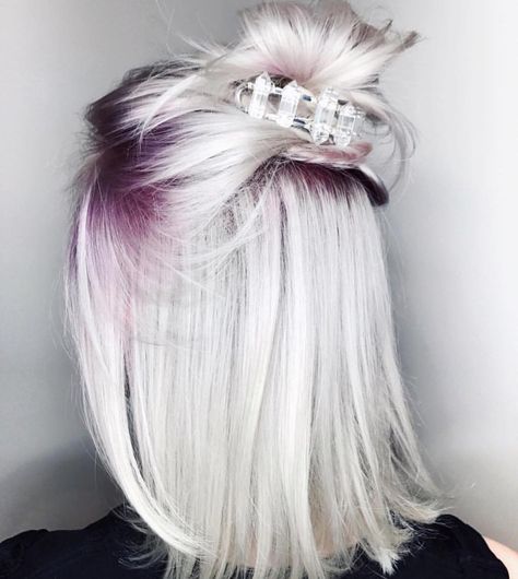 Icy platinum blonde hair with purple roots Unicorn Hair Color, Maroon Hair, Cool Short Hairstyles, Silver Hair Color, Unicorn Hair, Short Hair Color, Platinum Blonde Hair, Pastel Hair, Color Inspo