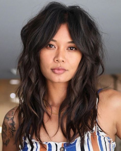 Long Hair with Bangs to Look Slimmer Layered Shag Haircut, Shag Haircut Ideas, Layered Shag, Long Shag Hairstyles, Modern Shag Haircut, Long Shag Haircut, Bangs For Round Face, Shaggy Haircuts, Bangs With Medium Hair