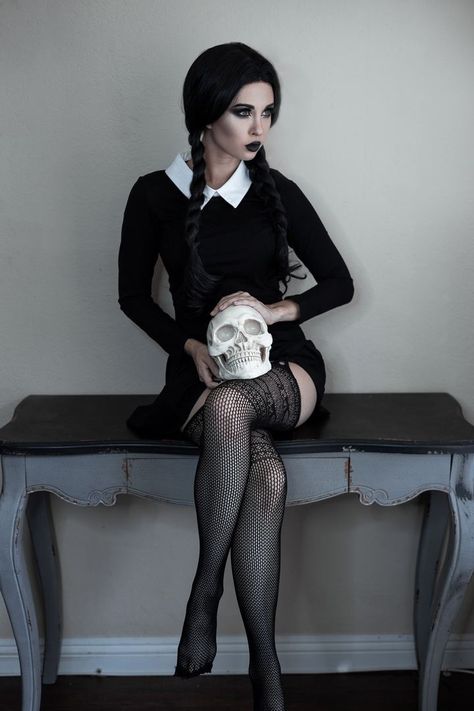 Enjoy Nonchalant Compilation of 27 Randoms - Funny Gallery Wednesday Addams Cosplay, Wednesday Costume, Wednesday Addams Costume, Wednesday Dress, Family Cosplay, Jessica Nigri, Goth Women, Halloween Photoshoot, Addams Family