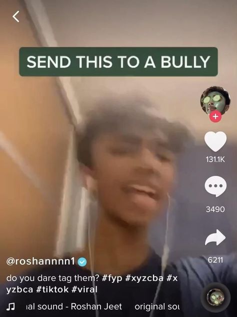 Roshan Jeet Tiktok, Weird Things To Send To Friends, Roshan Jeet Videos, People Getting Roasted Funny, Roasting People Videos, Mean Roasts For People, Random Facts Videos, How To Roast People In School, Really Funny Tiktoks