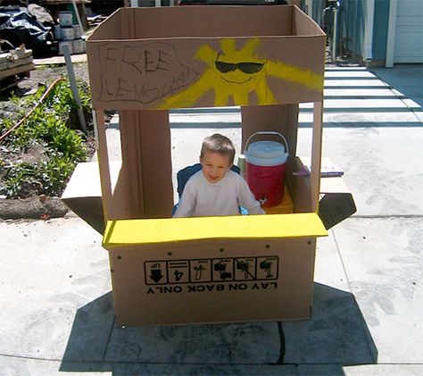 DIY Lemonade Stand via Mr. McGroovy's Diy Stand, Diy Carnival Games, Diy Lemonade Stand, Carnival Booths, Diy Lemonade, Stand Feria, Diy Carnival, Carnival Decorations, Handmade Charlotte