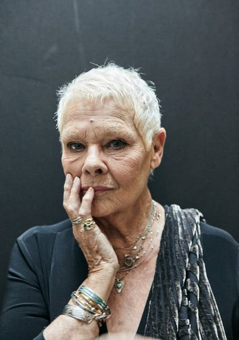 Judi Dench, Advanced Style, Ageless Beauty, Aging Beautifully, Aging Gracefully, Short Hairstyles For Women, White Hair, Fine Hair, Cortes De Cabello Corto