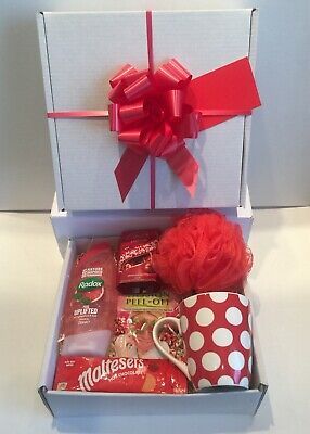 Hampers For Her, Birthday Gift Basket, Friend Valentine Gifts, Christmas Gift Hampers, Best Friend Christmas Gifts, Basket Hamper, Christmas Hampers, Hamper Ideas, Christmas Gifts For Mum