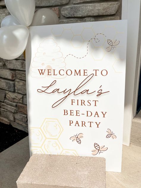 One Year Old Party Themes Girl, One Year Old Birthday Party Theme Girl, 1 Year Birthday Theme Girl, One Year Old Birthday Party Ideas, One Year Old Birthday Theme Girl, One Year Party Theme, 1st Bee Day Party Ideas Girl, Bee First Birthday Party Girl, Baby Girl One Year Birthday Theme