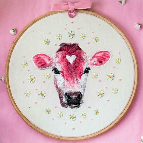 Embroidered Cow, Clothing Diys, Neon Embroidery, Animal Embroidery Patterns, Frida Art, Bee Embroidery, Embroidery Works, Pink Cow, Thread Painting