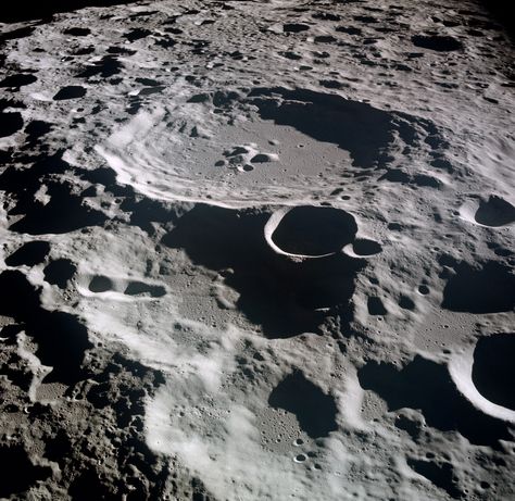 Moon craters - spent ages looking at this one in my 4th year :) Craters On The Moon, Vintage Nasa, Astronomy Art, Space Photography, Neil Armstrong, Apollo 11, The Far Side, Spacecraft, Milky Way