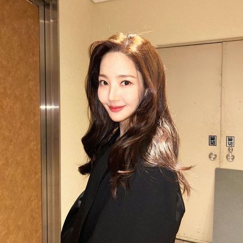 Instagram post by @rachel_mypark - 18 Dec. 2022 Park Min Young Instagram, Young Park, Park Min Young, Korean Drama Best, Korean Star, Korean Actresses, Kdrama Actors, Korean Actress, Look Alike