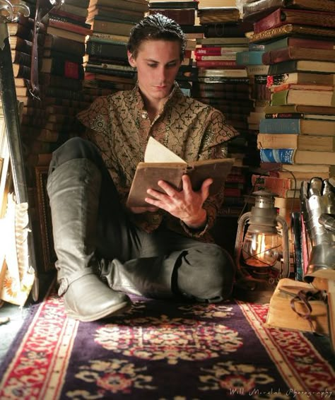 People Reading, Reading A Book, Male Characters, 영감을 주는 캐릭터, Book Nooks, Story Inspiration, Reading Books, I Love Books, Books Reading