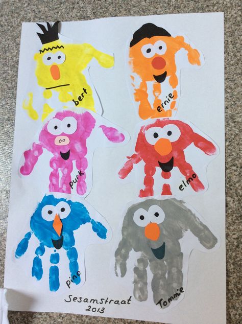 Sesame Street faces Sesamstraat gezichtjes Elmo Crafts For Preschoolers, Elmo Crafts For Toddlers, Sesame Street Crafts For Toddlers, Sesame Street Nursery, Sesame Street Faces, Kids Crafts Letters, Sesame Street Crafts, Sesame Street Art, Nursery Rhymes Preschool Crafts