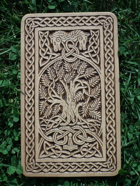 The wood carving is loosely inspired by Norse and Viking mythology. The main motif is the World Ash Tree Yggdrasil. At the top of this wood carving are two horses pulling a chariot of the sun gods. The ring in the entanglement can symbolize the Sun. Thor's hammer among the intertwined snakes is at the bottom. In this case, it is a depiction of a flying hammer as a symbol of protection against underworld beings, which are expressed here by intertwined snakes. Norse Wood Carving, Celtic Wood Carving, Norse Carving, Viking Sculpture, Viking Wood Carving, Intertwined Snakes, Viking Chair, Sun Gods, European Folklore