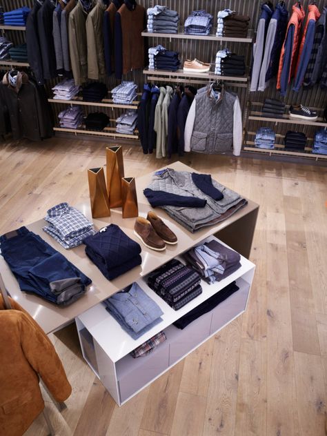 Mens Store Display, Men Clothes Shop, Clothes Shop Design, Boutique Store Displays, Clothing Store Displays, Retail Design Display, Suit Stores, Clothing Store Design, Retail Store Display