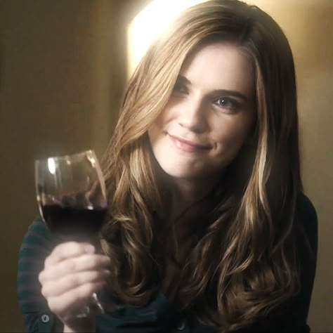 Jenna Vampire Diaries, Jenna Sommers, Sara Canning, Vampire Diaries Wallpaper, Vampire Girls, Vampire Diaries The Originals, Always And Forever, Vampire Diaries, Celebrity Crush