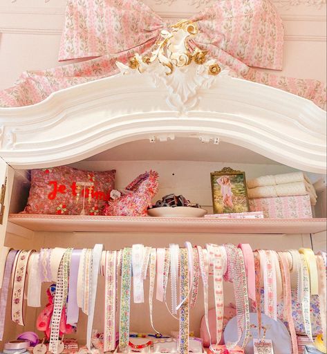 Loveshackfancy Room, Loveshackfancy Party, Loveshackfancy Aesthetic, Fancy Ribbon, Apartment Makeover, Love Shack Fancy, College Room, Phi Mu, Luxe Interiors