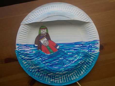 John baptizing Jesus. Craft tutorial. Jesus Baptism Craft, Baptism Craft, Jesus Baptised, Jesus Crafts, Children's Church Crafts, Bible Story Crafts, Preschool Bible, Sunday School Crafts For Kids, Bible School Crafts