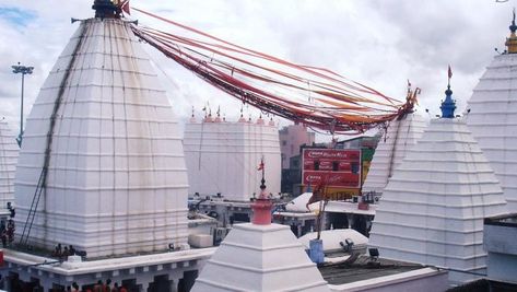 Baba Baidyanath Dham is a hindu temple and also one of the twelve Jyotirlingas, the most sacred abodes of Shiva. It is located in the state of Jharkhand, India Om Namashivaya, Happy Ganesh, India Tour, Hindu Temple, Durga Puja, Ganesh Chaturthi, Lord Shiva, Images Gif, Shiva