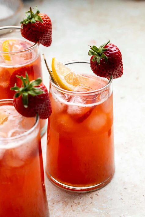 Strawberry Lemonade Aesthetic, Sparkling Strawberry Lemonade, Lemonade Aesthetic, Homemade Tater Tots, Homemade Strawberry Lemonade, Thawing Turkey, Memorial Day Foods, Birthday Party Drinks, Lemonade Drink