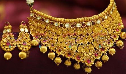 25 Indian Gold Choker Necklace Designs Gold Choker Necklace Designs, Bridal Necklace Designs, Antique Necklaces Design, Choker Necklace Designs, Indian Bridal Jewelry Sets, Beautiful Gold Necklaces, Gold Necklace Indian Bridal Jewelry, Gold Bridal Jewellery Sets, Antique Bridal Jewelry