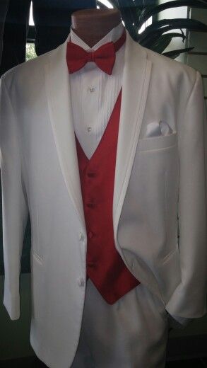 White Tux With Red Tie, White Tuxedo Aesthetic, Chambalans Outfits Quince White, Red And White Tuxedo For Men Wedding, White And Red Suit Men Wedding, White And Red Groom Suit, Red And White Groomsmen Attire, White And Red Tuxedo Wedding, White And Red Suit Men