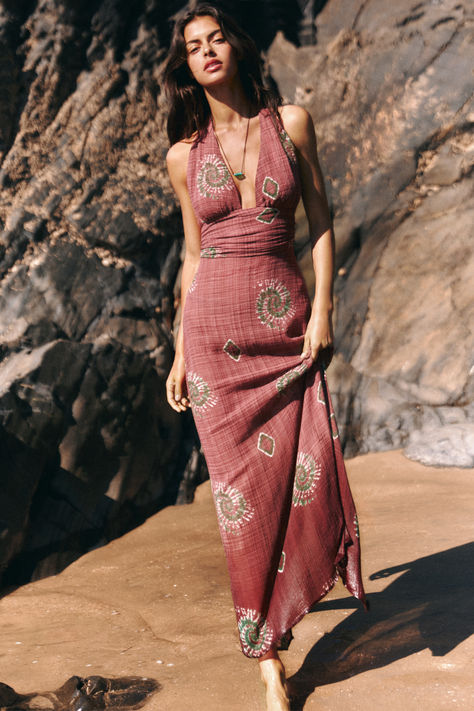 festival outfit inspo, festival inspo, festival outfit 2024, spring outfits 2024, summer outfit 2024, girly outfit, festival season 2024, festival season, concert outfit, summer concert outfit Pull And Bear Outfit, Boho Street Style, Mode Hippie, Halter Neck Dress, Halterneck Dress, Fashion Lookbook, Boho Chic Fashion, Modest Dresses, Chic Dress