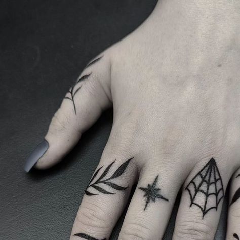 Spooky Finger Tattoos, Goth Finger Tattoos, Small Goth Tattoos, Goth Tattoos, Easy Tattoo, Occult Tattoo, Goth Tattoo, W.i.t.c.h Aesthetic, Dark Tattoo