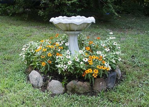 zinnias around bird bath - Google Search Bird Bath Landscaping, Bird Bath Ideas, Bird Bath Planter, Garden Flower Beds, Bird Bath Garden, Bath Ideas, Garden Yard Ideas, Traditional Landscape, Memorial Garden