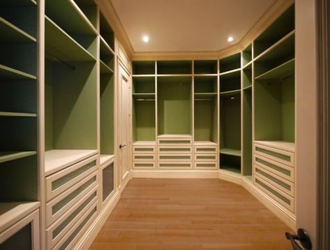 Ideas De Closets, Master Closet Design, Solid Wood Wardrobes, Walk In Closet Design, Be Design, Closet Remodel, Bedroom Armoire, Dekorasi Kamar Tidur, Bedroom Closet Design