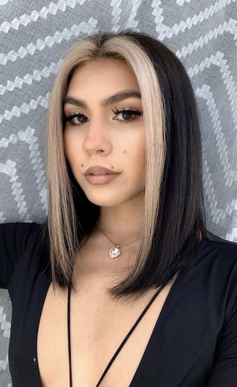 Money Streak Hair, Black Bob With Blonde Money Piece, Blonde Money Piece Straight Hair, Black Blonde Short Hair, Short Hair Black And Blonde, Blonde Money Piece Black Hair, Short Black Hair With Blonde Money Piece, Highlights In Front Of Hair Only, Black Hair With Front Highlights