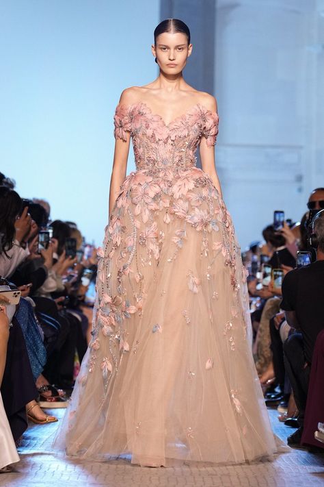 Elie Saab Fall 2023 Couture Fashion Show | Vogue Elie Saab Fall 2023, Fall 2023 Couture, Couture 2023, 2023 Couture, Elie Saab Haute Couture, Ellie Saab, Elie Saab Fall, Elie Saab Couture, Collection Couture