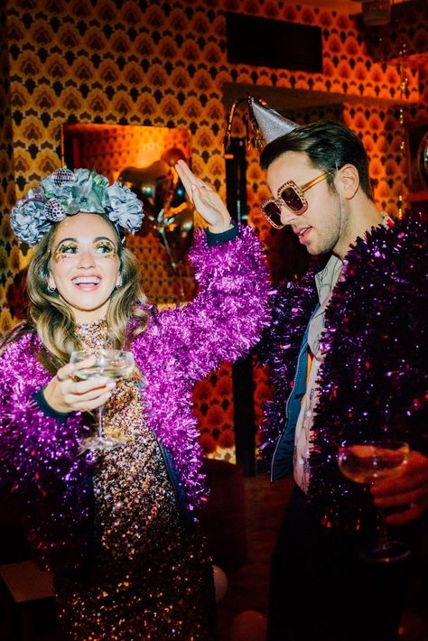 Intimate wedding inspo at Bobby Fitzpatrick in London. Glitz, Glam, confetti, , disco house-party vibes, gorgeous florals + retro details #LondonWedding #vintagewedding #intimatewedding #CityWedding #weddingparty #discowedding #retroweddinginspiration #bobbyfitzpatrick #belleandbuntybridal #Housepartywedding #discovibes #Londonelopement #londonintimatewedding #rockthedancefloor #sideyclarkphoto #vintagetableware #tinseljacket #weddingfor2 #citywedding #justwed #justmarried Disco Aesthetic Wedding, 80s Disco Wedding, Disco Hen Do, Western Disco Wedding, Confetti Outfit, Glitz And Glam Wedding, Disco Christmas Party, Retro Glam Wedding, Disco Wedding Theme