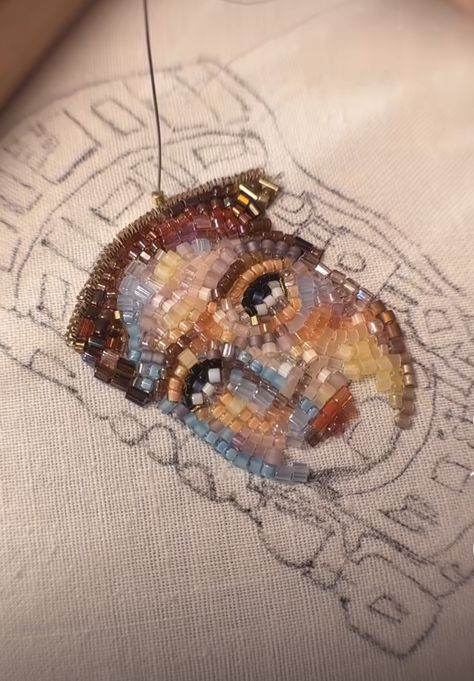 Seed Bead Art On Canvas, Diy Beaded Embroidery, Bead Embroidery Art, Beaded Portraits, Bead Portrait, Bead Artwork, Embroidery Beads, Tambour Embroidery, Embroidery Beading