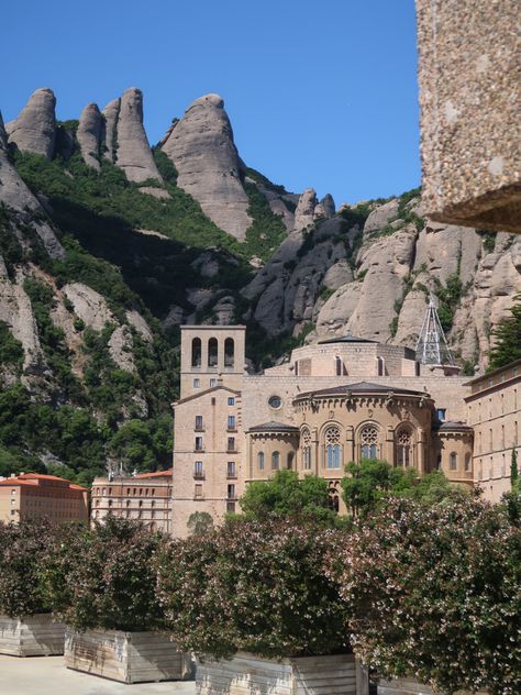 Monserrat Spain, Monastery Architecture, Spain Aesthetic, Cathedral Church, Spain And Portugal, Next Chapter, Trip Planning, Worship, Vision Board