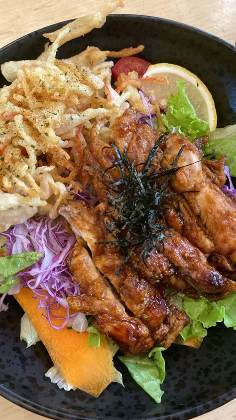 Chicken Teriyaki Salad, Teriyaki Salad, Sushi Tei, Chicken Teriyaki, Aesthetic Diy, Teriyaki Chicken, Food And Drink, Salad, Meat