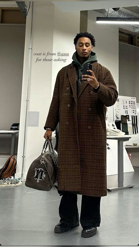 Men Long Coat Outfit, Overcoat Men Outfit Street Styles, Long Coat Men Casual, Overcoat Outfits Men, Brown Coat Outfit Men, Men Trench Coat Outfit, Mens Trench Coat Outfit, Brown Trench Coat Outfit, Overcoat Outfit