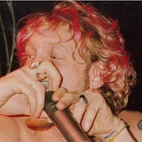 Layne_Staley on Instagram: “#laynestaley #laynestaleyforever #laynestaleyliveswithin #laynestaleylovers #laynestaleyfans #laynestaleyisloved…” Mike Inez, Pink Curls, Mad Season, Temple Of The Dog, Human Icon, Jerry Cantrell, Layne Staley, Logan Paul, February 3