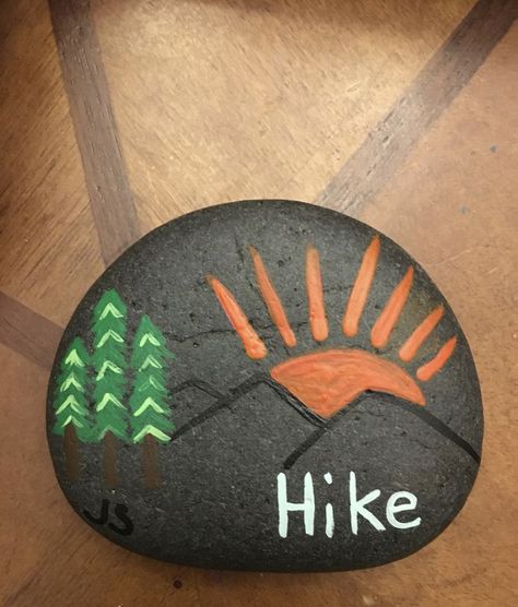 Outdoor Rock Painting Ideas, Hiking Painted Rocks, Camping Painted Rocks Ideas, Painted Rocks Ideas Easy Summer, Camping Painted Rocks, Rock Drawing Ideas, Easy Things To Paint On Rocks, Tree Painted Rocks, Beach Rock Painting