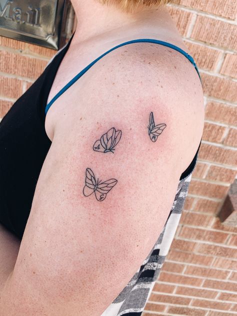 Small Butterfly Tattoo With Letter, Family Of Butterflies Tattoo, Small Butterfly Tattoo With Initials, Butterfly Tattoo With Name In Wings, Butterfly Letter Tattoo, Butterfly Tattoo With Initials Inside, Butterfly Tattoo With Letters, Letter Butterfly Tattoo, Butterfly With Initials Tattoo