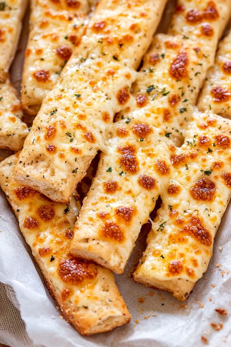 Homemade Cheesy Garlic Breadsticks - Taste Of Recipe Garlic Bread Sticks Pizza Dough, Cheesy Garlic Pizza Bread, Diy Breadsticks, Homemade Cheesy Garlic Bread, Best Cheesy Garlic Bread, Pizza Dough Garlic Bread, Garlic Sticks, Cheese Stuffed Breadsticks, Garlic Bread Sticks