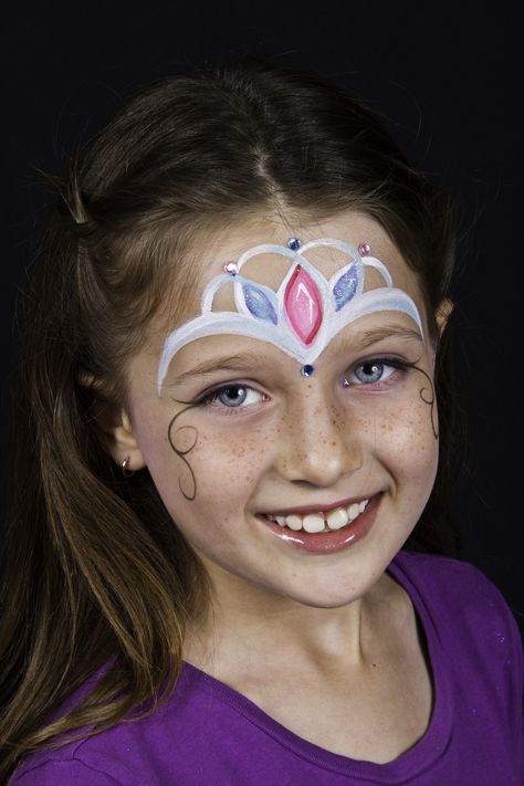 Princess crown face paint Princess Face Painting, Bodysuit Tattoos, Kids Face Painting, Christmas Face Painting, Cheek Art, Girl Face Painting, Princess Face, Festival Face, Face Painting Easy