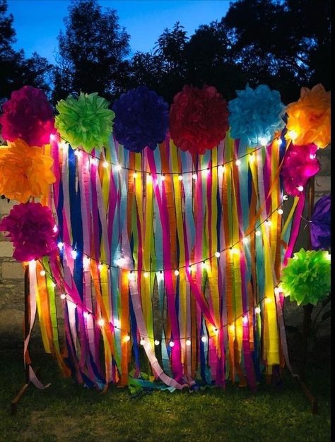 Mexican Birthday Parties, Mexican Party Decorations, Office Candy, Mexican Fiesta Party, Fest Temaer, Fiesta Birthday Party, Mexican Birthday, Hippie Party, Den Mrtvých