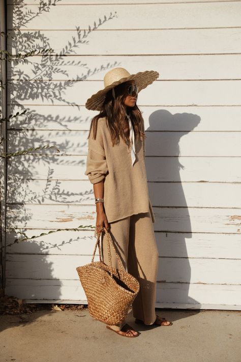 Julie Sarinana, Summer Neutrals, Lack Of Color, Monochrome Outfit, Sincerely Jules, Outfit Trends, Sweater Set, Mode Inspiration, Beach Outfit