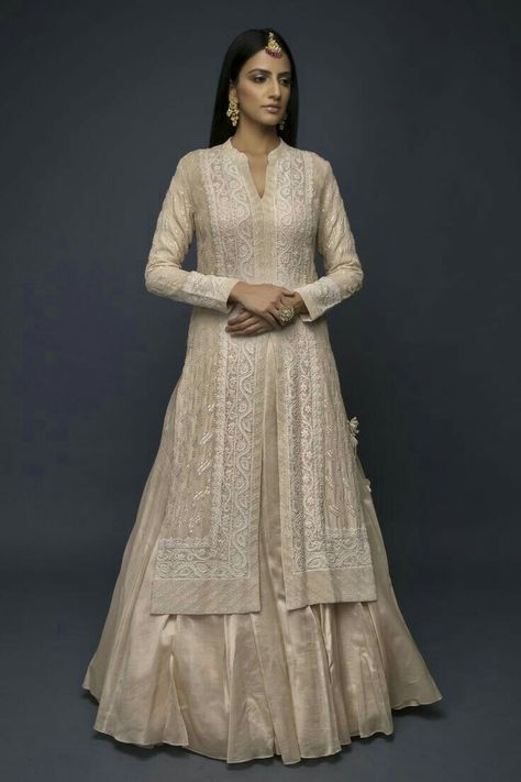 Lakhnavi Lehenga, Anjul Bhandari, Mukesh Work, Neck Lines, Pakistani Formal Dresses, Long Dress Design, White Gown, Indian Gowns Dresses, Kurti Designs Party Wear