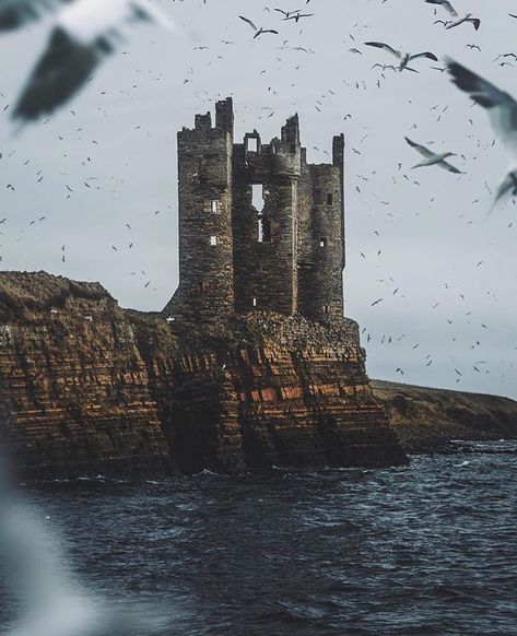 Best Of Scotland, British Castles, Thursday Evening, Castles In Scotland, Abandoned Castles, Scotland Castles, Mysterious Places, Living Modern, Scottish Castles